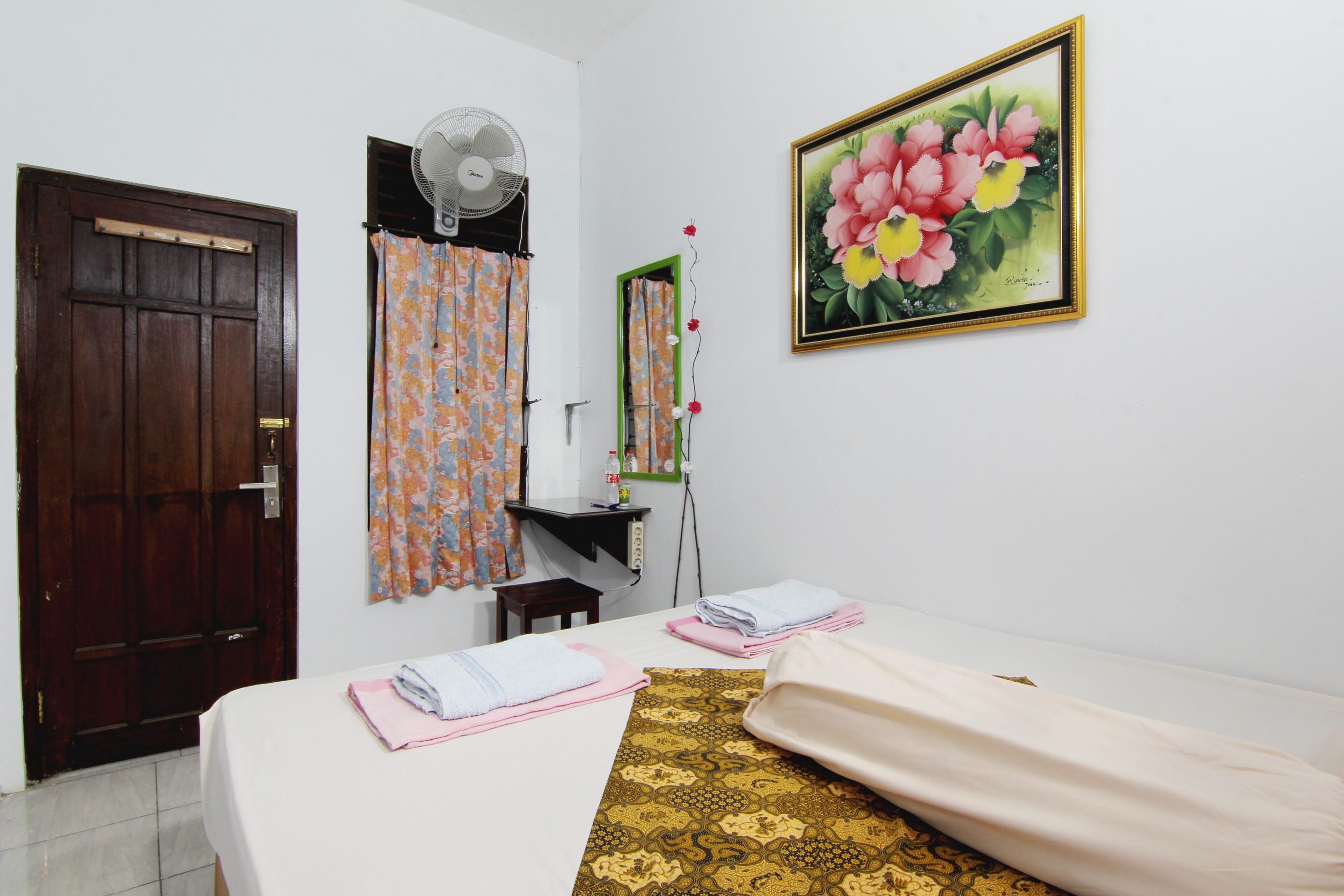 Tiga Dua Homestay Yogyakarta Exterior photo