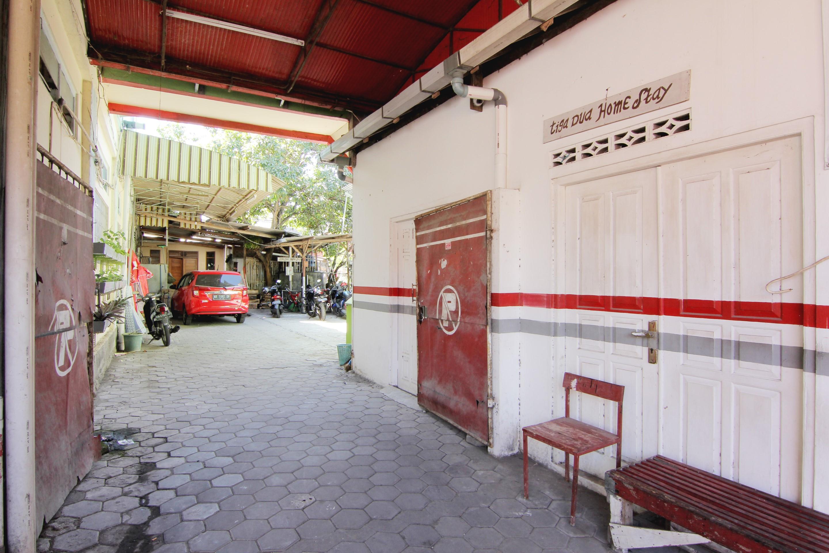 Tiga Dua Homestay Yogyakarta Exterior photo